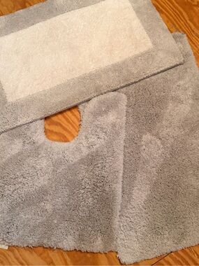 Threshold Gray and white Bath Mat Set